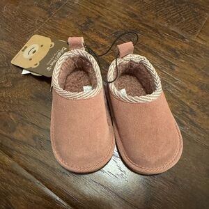 NWT BearPaw Soft Pink Moccasins for Baby Girl